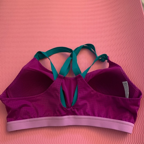 VSX Sport 36B sports bra - Picture 2 of 9